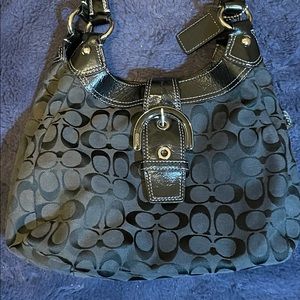 Vintage 3 Compartment Coach Bag in Great condition. Used but looks new.